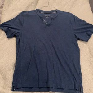 Saks Fifth Ave Men’s blue 2-button t-shirt